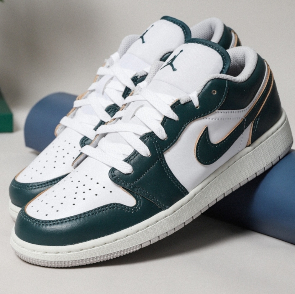 AIR JORDAN 1 LOW WHITE_VINTAGE GREEN WOMEN'S US SIZE 8.5 NEW IN BOX